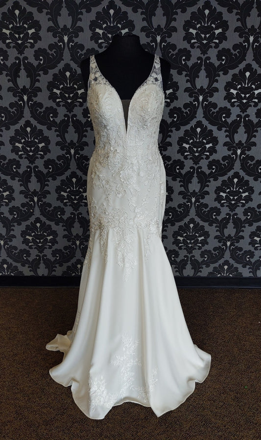 Stella York Wedding Dress Size 12 Crepe/Lace Ivory Sleeveless Mermaid Deep V