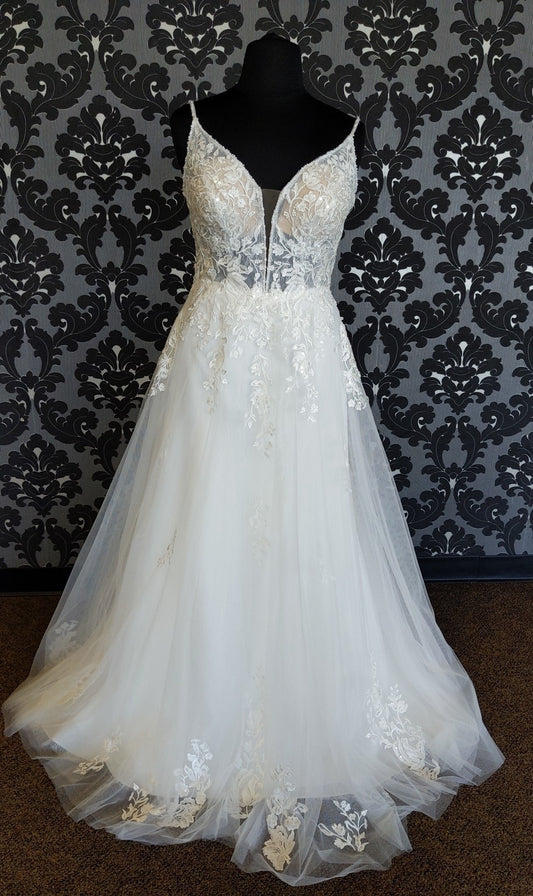Oxford Street Essense of Australia Wedding Dress Size 16 Ivory Tulle/Lace A-line