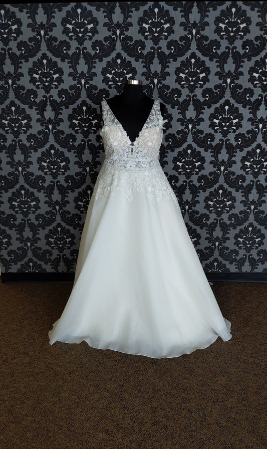 Allure 9752 Wedding Dress Size 24 Lace/Beading Ivory Sleeveless A-line