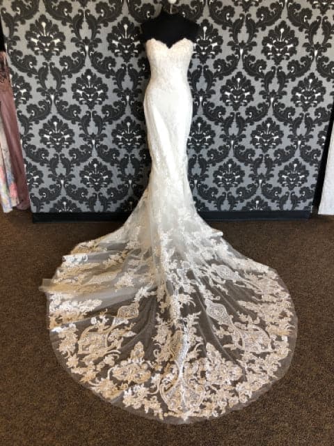 Casablanca 2404 Wedding Dress Lace & Crepe Ivory/Silver Size 10 WEDDING DRESSES | Something Blue .