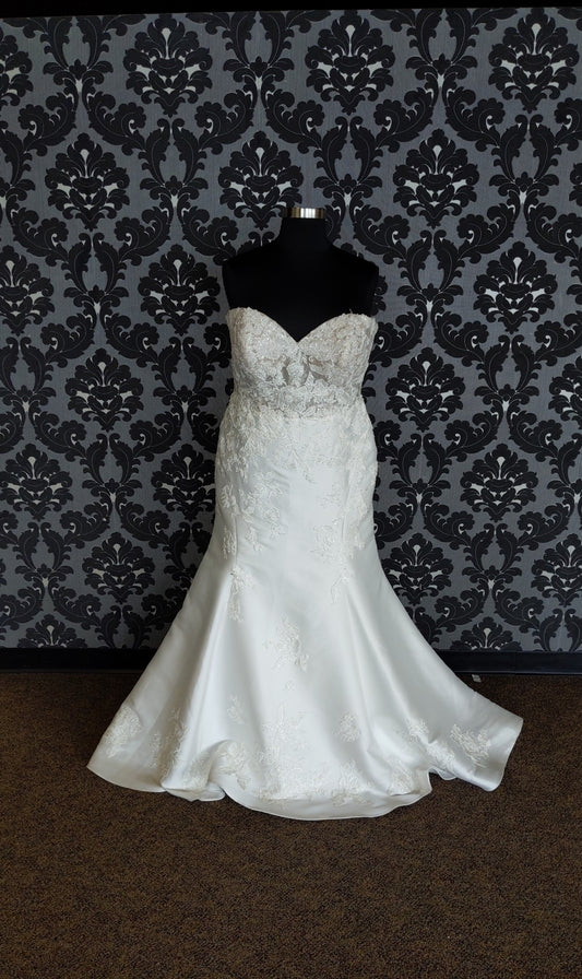 Essense D2812 Wedding Dress Size 22 Satin/Lace Ivory Strapless Mermaid