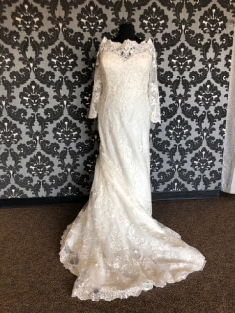 Mori Lee Wedding Dress Lace/Tulle Ivory Size 32W 3/4 Length WEDDING DRESSES | Something Blue .