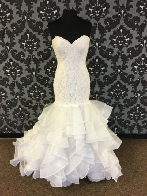 Mori Lee ML2879 Women's Wedding Dress Lace and Horse Hair size 10