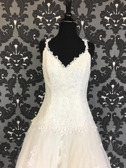Size 8 Off White Pronovias Lace/Tulle Lace Ballgown Sweetheart | Something Blue .