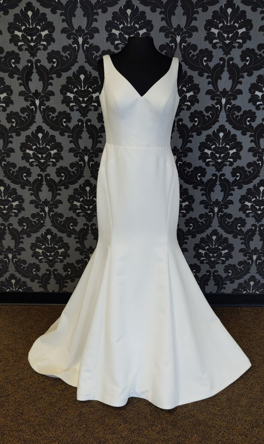 Stella York Wedding Dress Size 14 Satin Ivory Sleeveless V-Neck WEDDING DRESSES